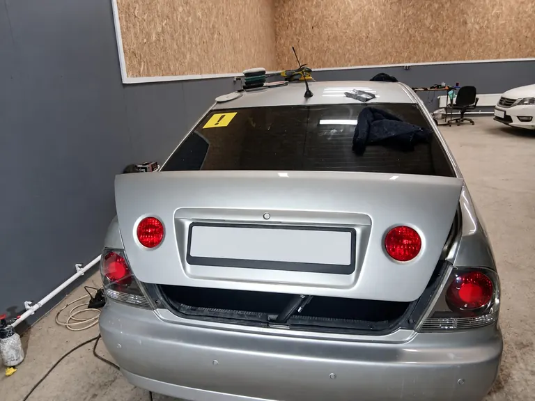 Lexus · работы с крышкой багажника