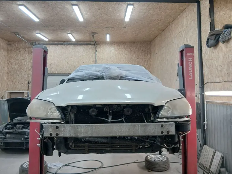 Автомобиль в процессе работ